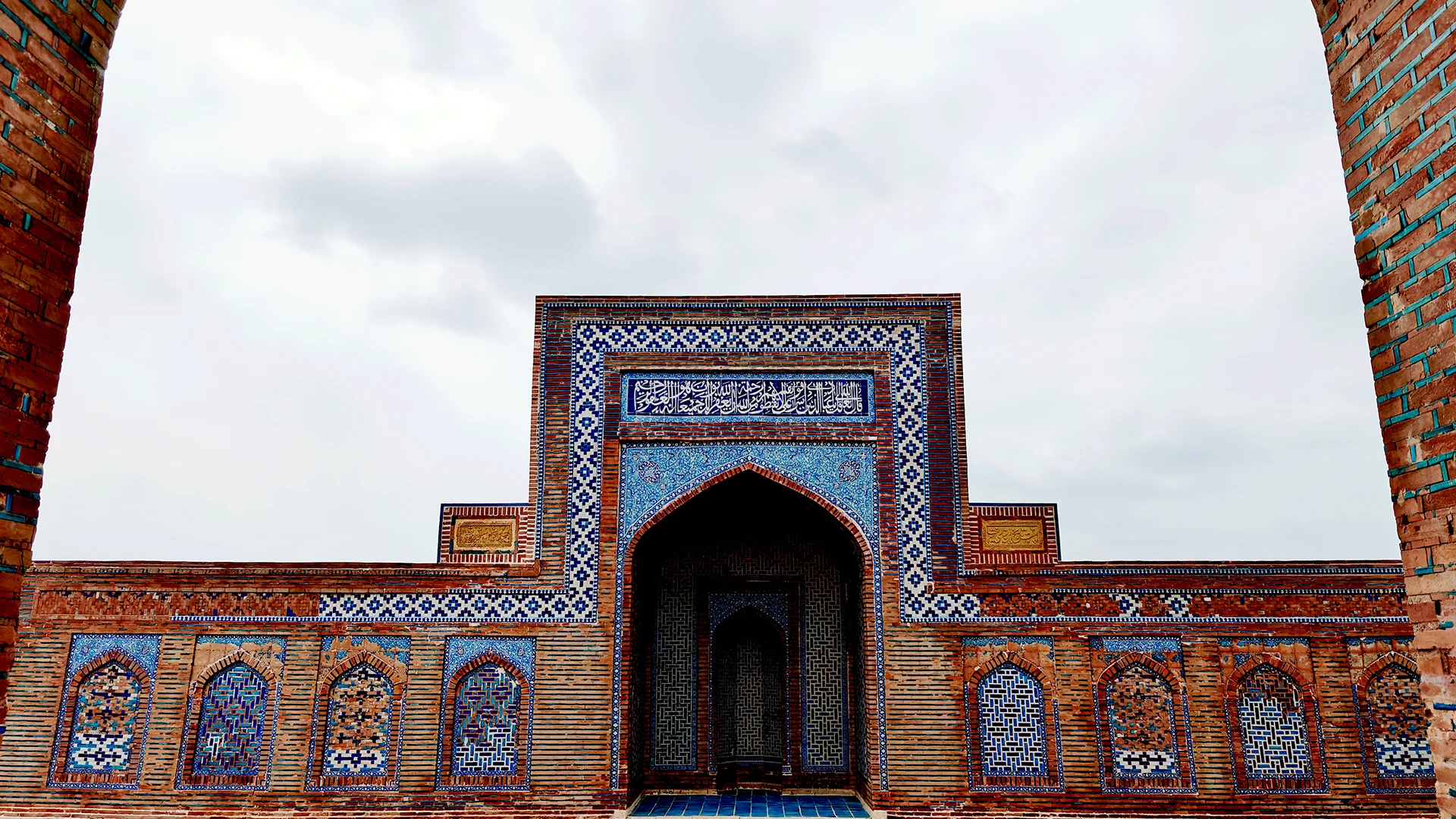 Tomb of Dewan Shurfa Khan